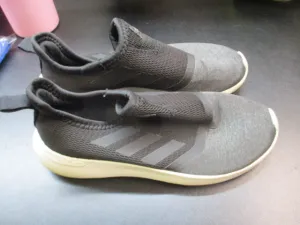 CLEARANCE Used Adidas Slip-On Sneakers Size 7