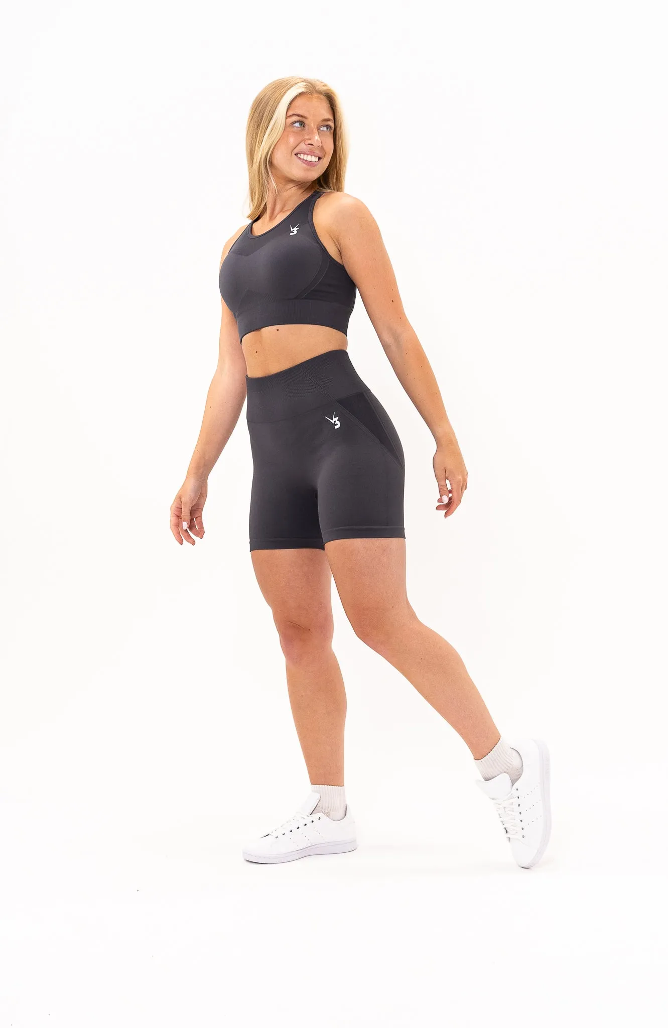 Tempo Seamless Scrunch Shorts & Sports Bra Set - Grey